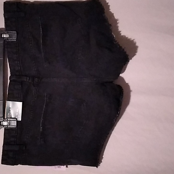 Wild Fable Distressed Women's black shorts size 16 low rise shorts - Picture 2 of 8
